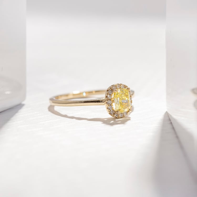 Verlobungsring mit einem IGI zertifizierten 0.46 ct gelben Lab Grown Diamanten Eduta 111361