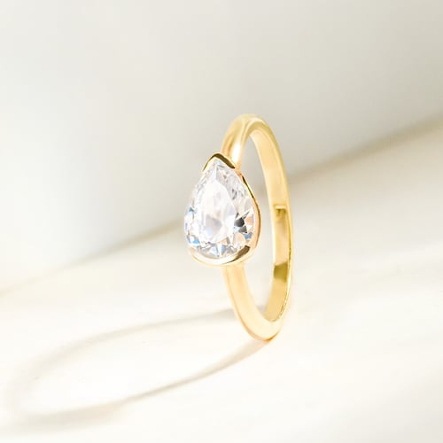 Verlobungsring mit einem tropfenförmigen Halblünette Lab Grown Diamanten Timarete