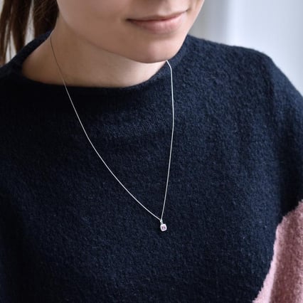 Saphir-Anhänger im Halo-Stil Ketzia