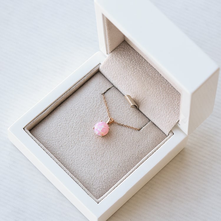 Goldener Anhänger mit Opalen in rosa Romeo 119574