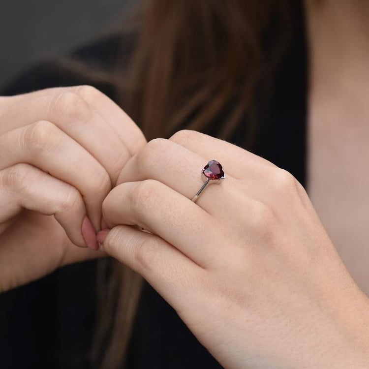 Ring mit Granat 12117