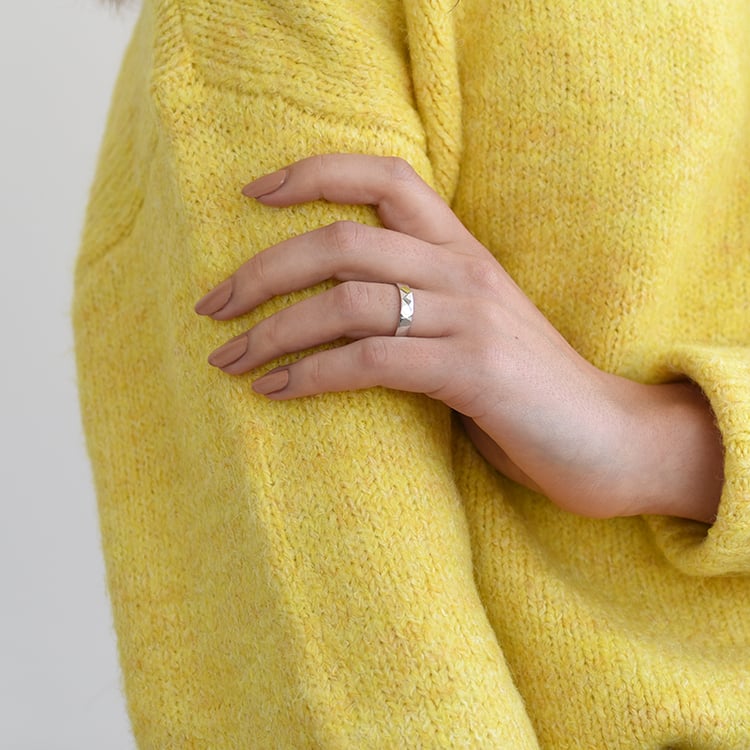 Design Eheringe aus Gold mit Muster Becy 61876