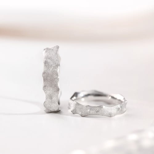 Eheringe mit goldenen Diamanten Spikes