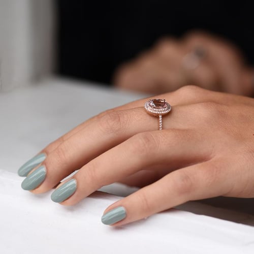 Goldener Ring mit Morganit und Diamanten Danae