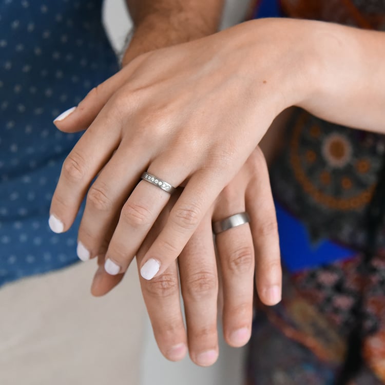 Eheringe aus Titan mit Diamanten Dunn 107542