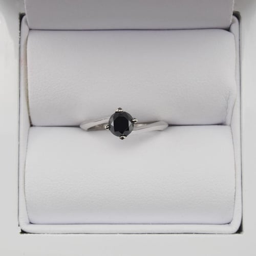Verlobungsring mit schwarzem Diamant Nami