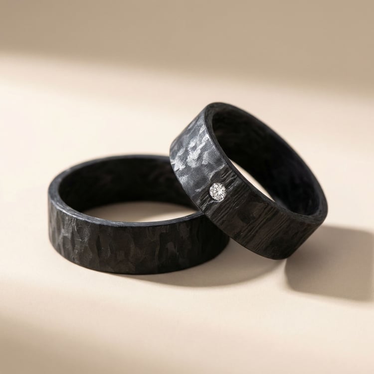 Flache Eheringe aus Carbon mit Diamant Jae 166559