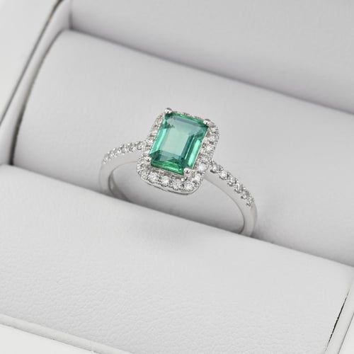 Wunderschöner Smaragd-Ring aus 750 Gold mit Diamanten Cheniah