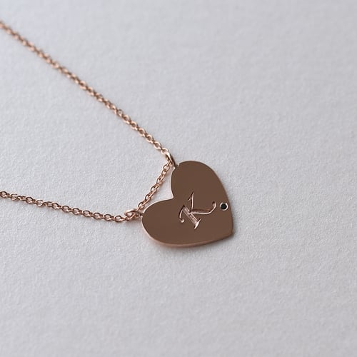 Goldherz mit Gravur und schwarzem Diamant Issy