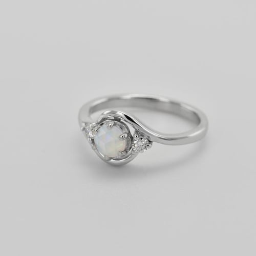 Goldener Verlobungsring mit Opal und Diamanten Eleie