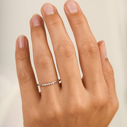 Minimalistischer Ring aus Gold mit Lab Grown Diamanten Casper