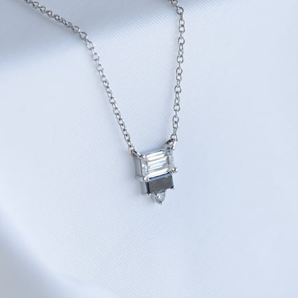 Kette mit Anhänger mit einem Moissanit und Salt and Pepper Diamanten Ivano