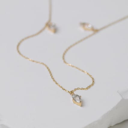 Goldene Kette mit weißem Topas Rosalva