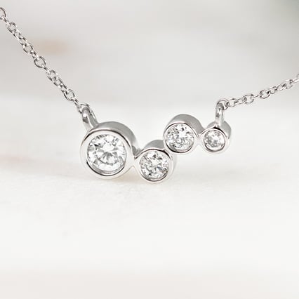 Moderne silberne Halskette mit Diamanten Viola