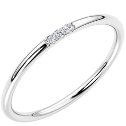 Zarter Ring mit drei Diamanten Sia