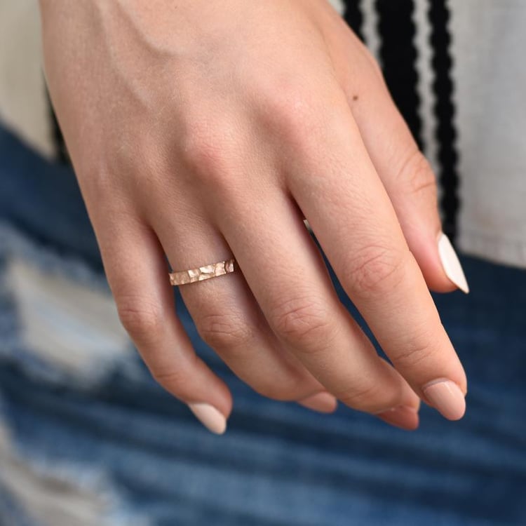 Eheringe aus Gold mit unregelmäßiger Struktur Elias 52113