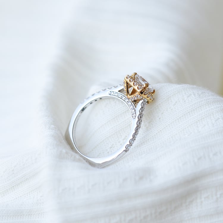 Verlobungsring mit Cushion-Diamant Carmelo 61224