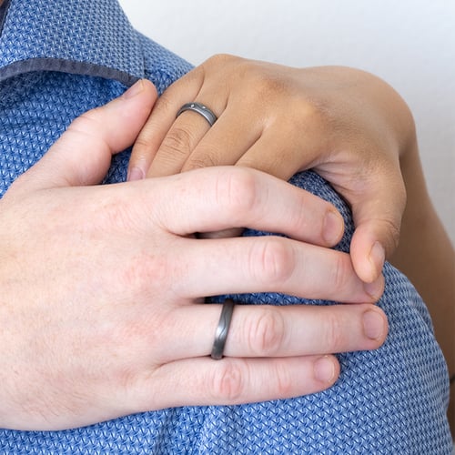 Eheringe aus Tantal mit Diamanten Brodie