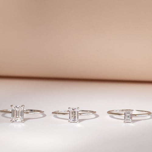 Verlobungsring mit einem Lab Grown Diamanten im Emeraldschliff Olson