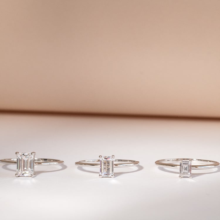 Verlobungsring mit einem Lab Grown Diamanten im Emeraldschliff Olson 121336