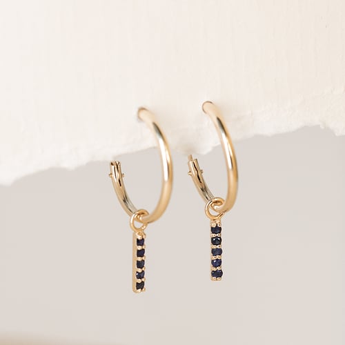 Goldene Hängeohrringe mit blauen Saphiren Elaine