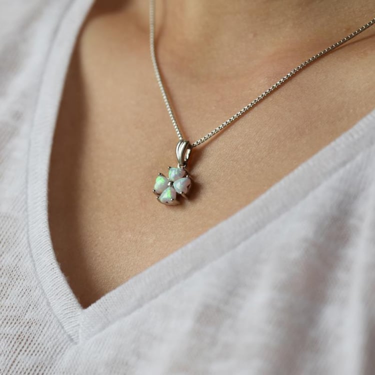 Silberanhänger mit Opalen als vierblättriges Kleeblatt Obelia 13626