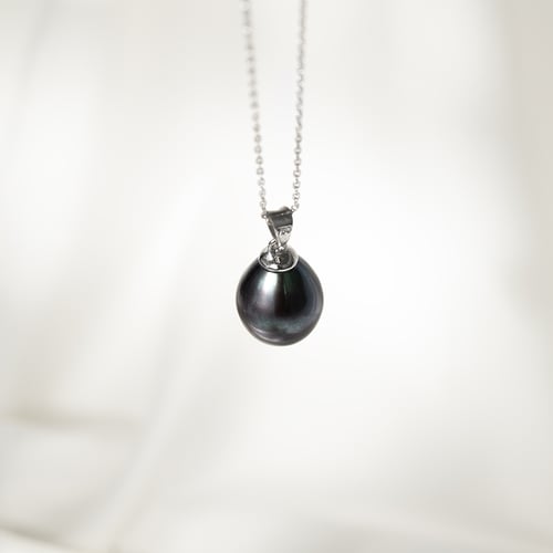 Kette aus 750 Gold mit schwarzer Perle Wamox