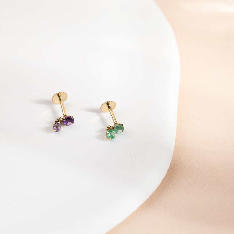 Goldener Piercingstecker mit Smaragden Dyre 149065