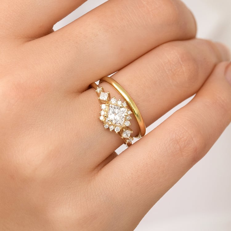 Verlobungsring aus Gelbgold mit Lab Grown Diamant im Princess Schliff Medrie 158853
