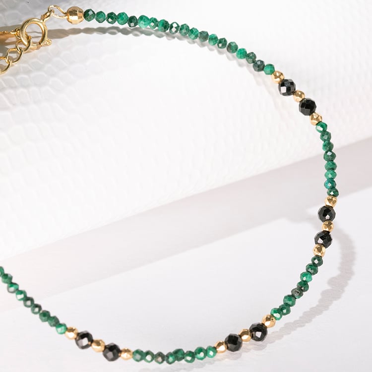 Vergoldetes Armband mit Malachit- und Spinell-Perlen Amila 115785