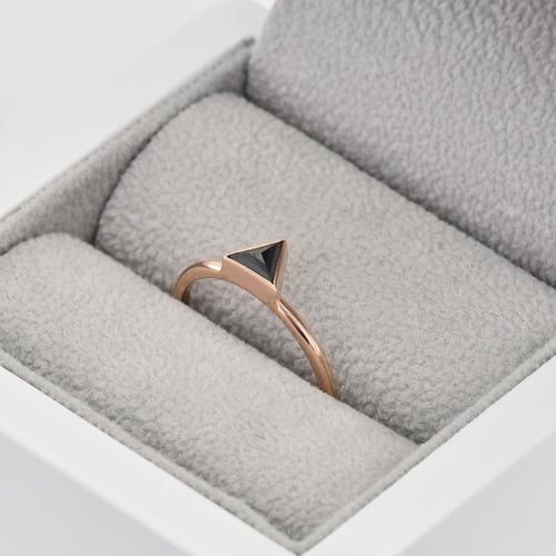 Goldring mit schwarzem Diamant Daslis
