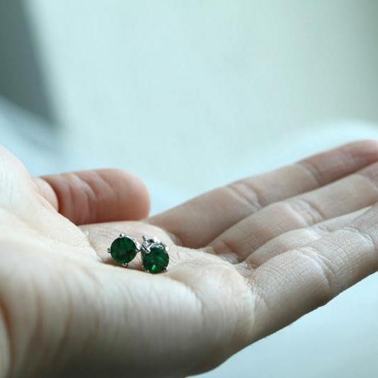 Schlichte Smaragd-Ohrstecker aus Silber Drary 13968