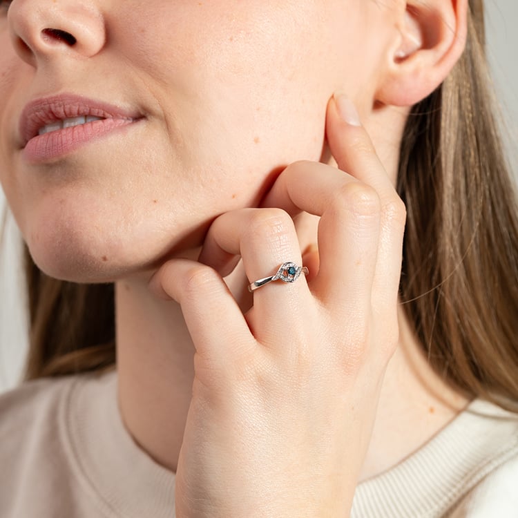 Verlobungsring mit blauem Diamant Nurisa 150559
