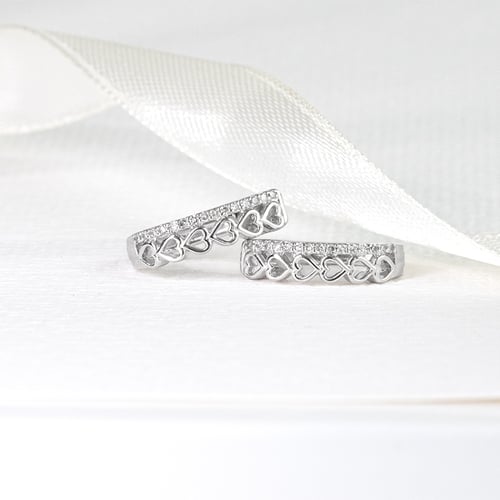 Runde Ohrringe mit Diamanten und Herzen Luba