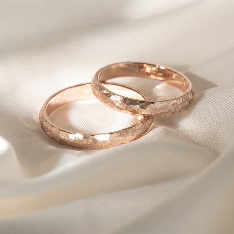 Gekratzte Trauringe in Gelbgold 122440