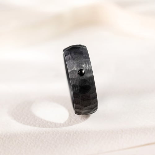 Ring aus Carbon mit atypischer Oberfläche Grover