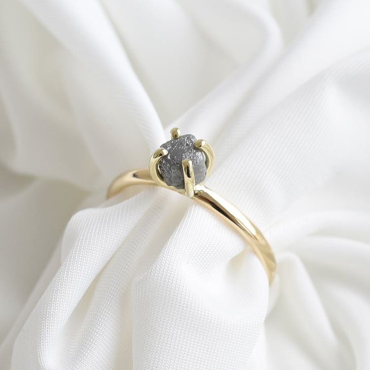 Goldener Ring mit Rohdiamant in dunkelgrau Nemy 82686