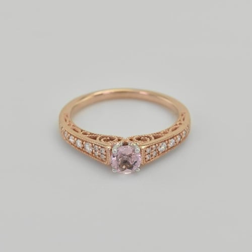 Verlobungsring im Vintage-Stil mit Morganit und Diamanten Keran
