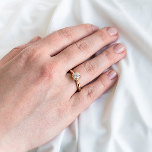 Verlobungsring mit seitlichen Diamanten Libby