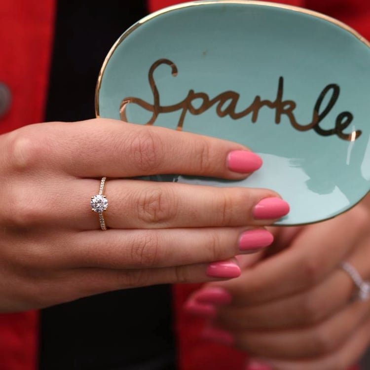 Verlobungsring mit Moissanit und Lab Grown Diamanten Ulani 106895