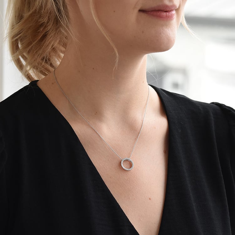 Silberner Karma-Anhänger mit Lab Grown Diamanten Hallie 104277