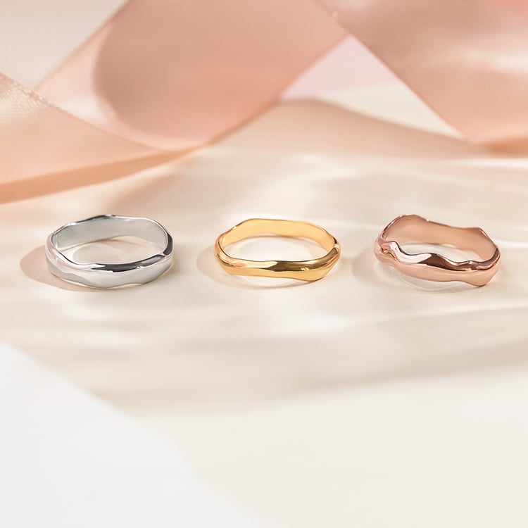 Glänzende Eheringe aus Gold 156323