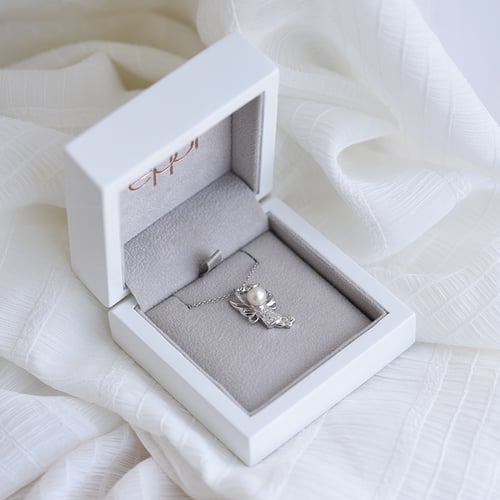 Silberner Anhänger mit Engel und einer Perle und Lab Grown Diamanten Angel
