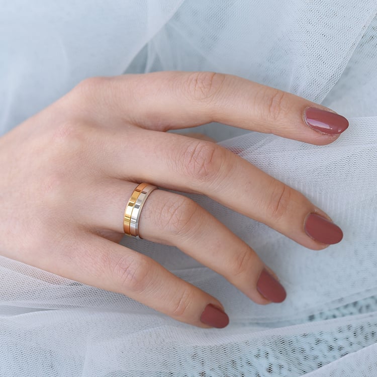 Zweifarbige flache Trauringe mit abgeschrägten Kanten Nanskia 61381