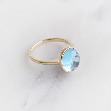 Blauer Topas im goldenen Ring Jariet