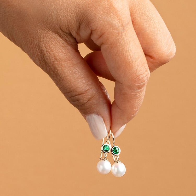 Goldene Perlenohrringe mit Lab Grown Smaragden Truett 142453