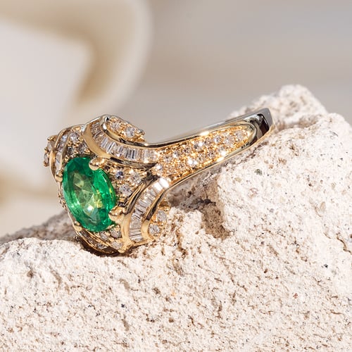 Goldring mit ovalen Smaragden und Diamanten Zane