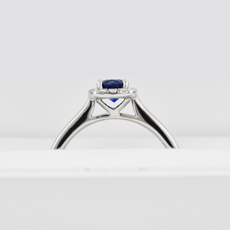 Goldener Verlobungsring mit Saphir und Diamantenkranz Reley 12826