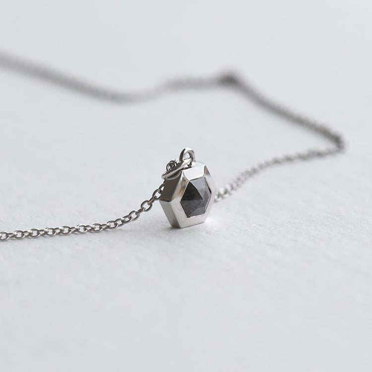 Goldene Schmuckkollektion mit salt and pepper Diamanten Salem 74225