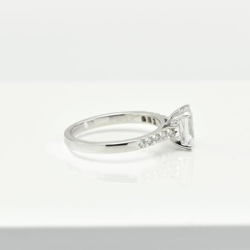 Verlobungsring mit Emerald-Diamant Lonia